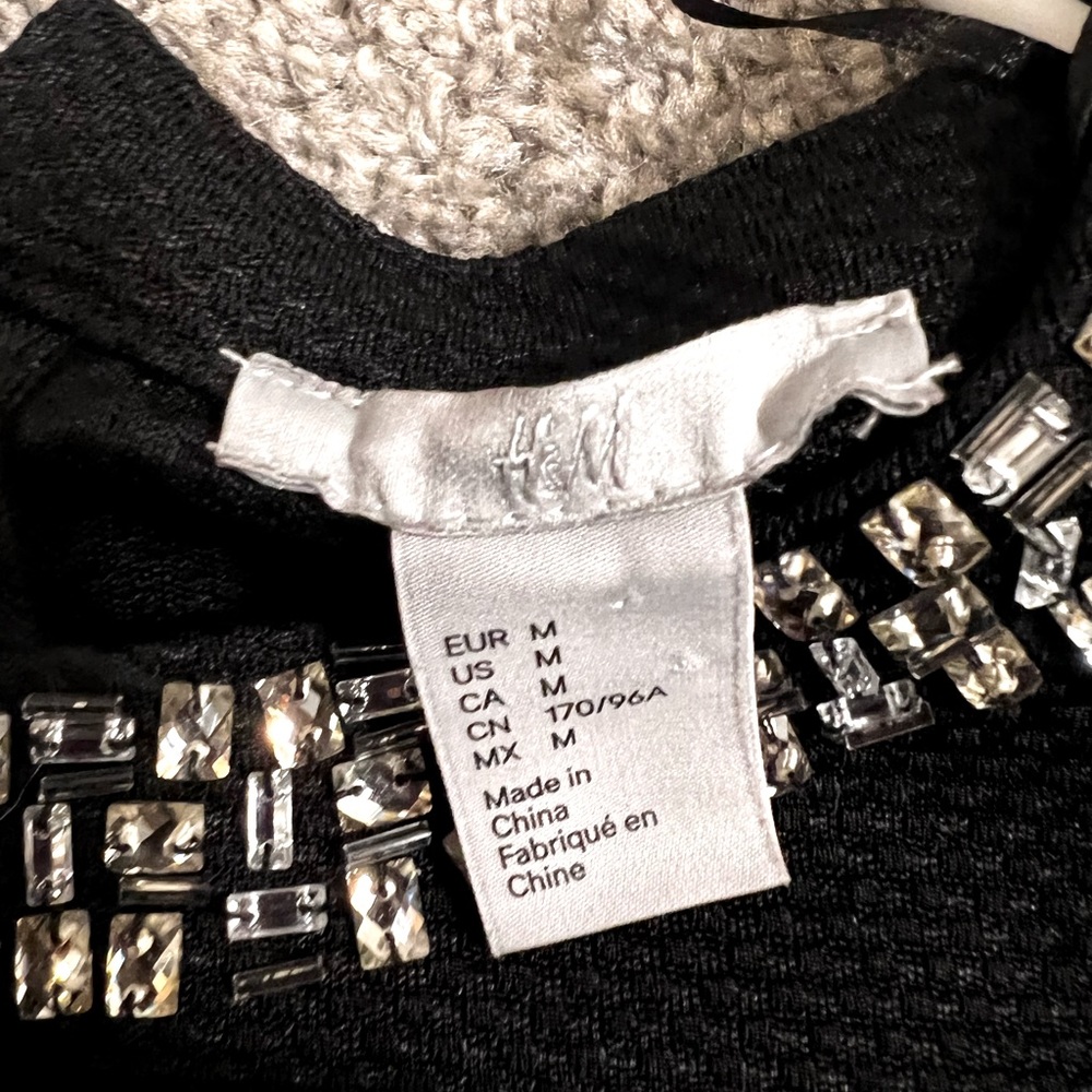 *** NEW…. “H&M Top” - Picture 3 of 3